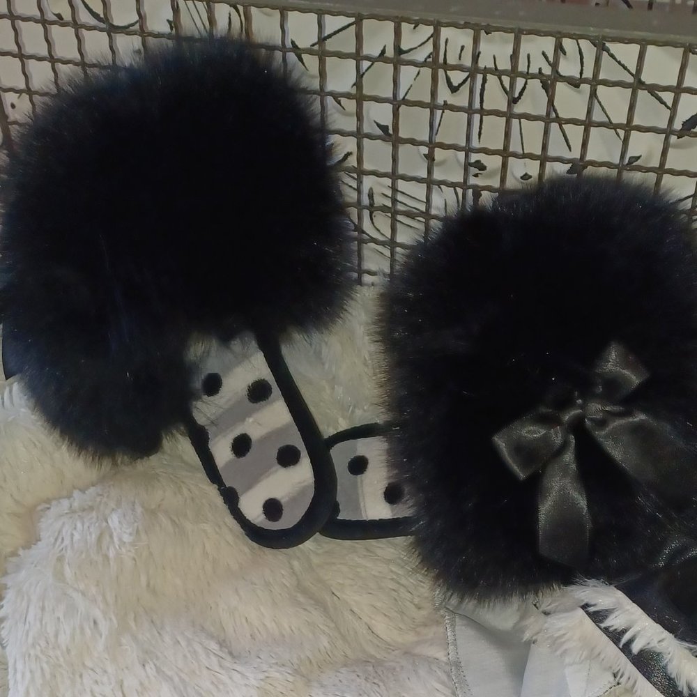 DEARFOAMS FAUX FUR HOUSE SLIPPERS